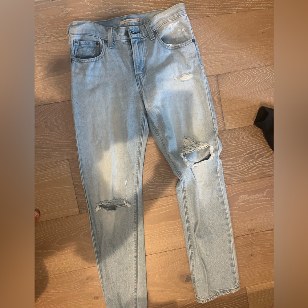 Light washed middy straight leg Levi’s jeans size 27